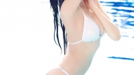 Ngọc Trinh với bikini trắng tinh khôi