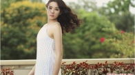 Người đẹp Việt “đốt mắt” với váy 2 dây trễ nải